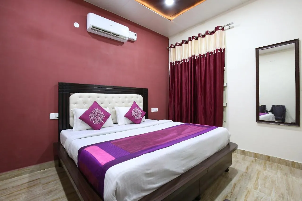 Oyo The Platinum Hotel Zirakpur
