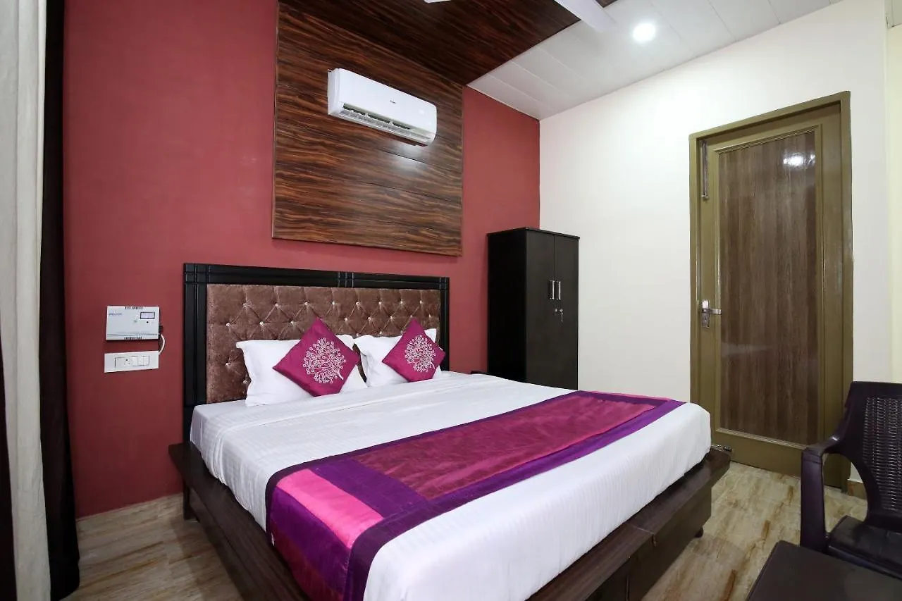 Oyo The Platinum Hotel Zirakpur
