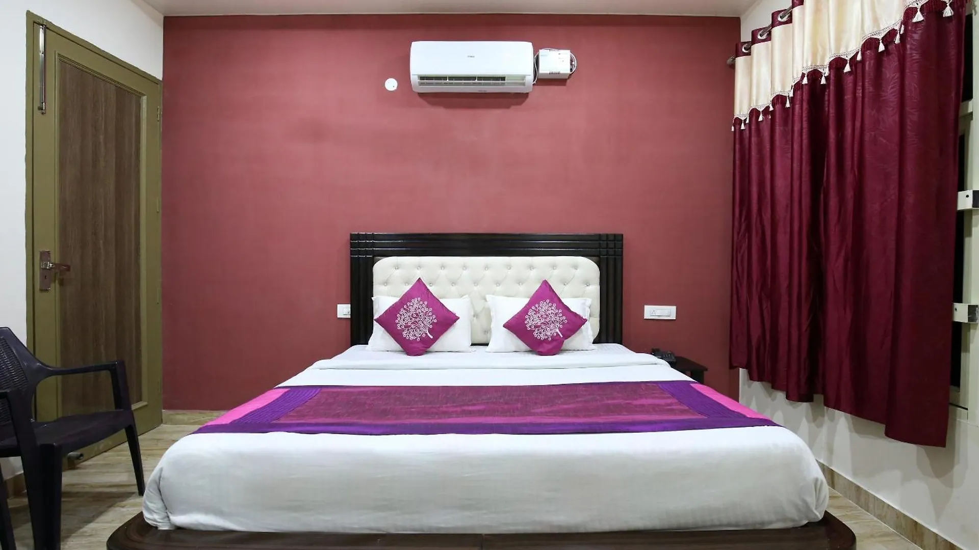 Oyo The Platinum Hotel Zirakpur